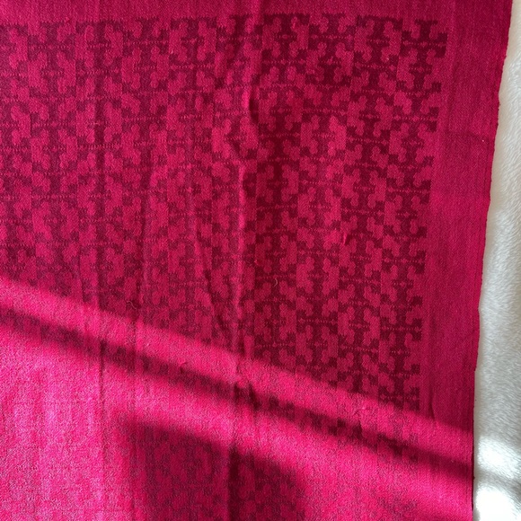 Tory Burch pink logo print wool blend 80" x 25" scarf wrap - Picture 6 of 13
